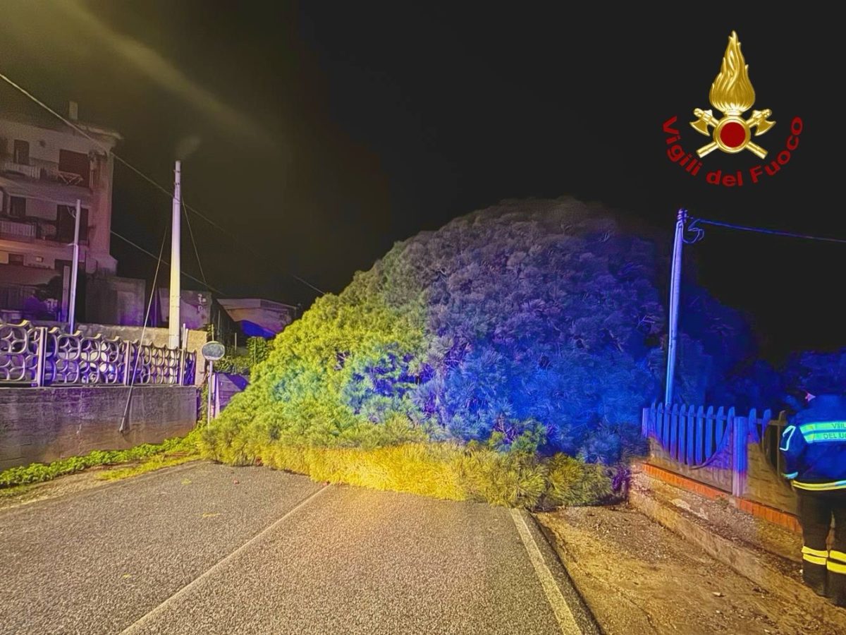 Il maltempo flagella la Sicilia, quattordici famiglie salvate nel Messinese