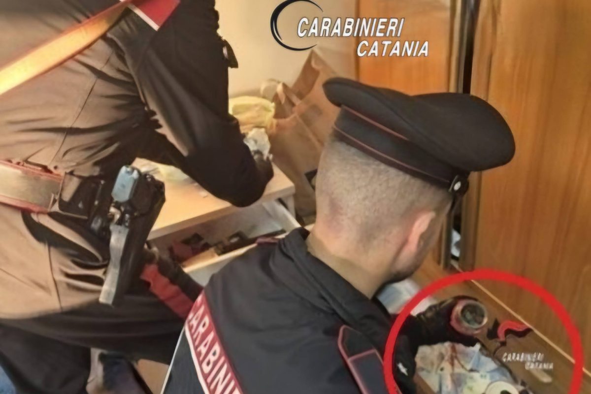 Piazza di spaccio in una casa di campagna ad Aci Sant’Antonio: 37enne denunciato