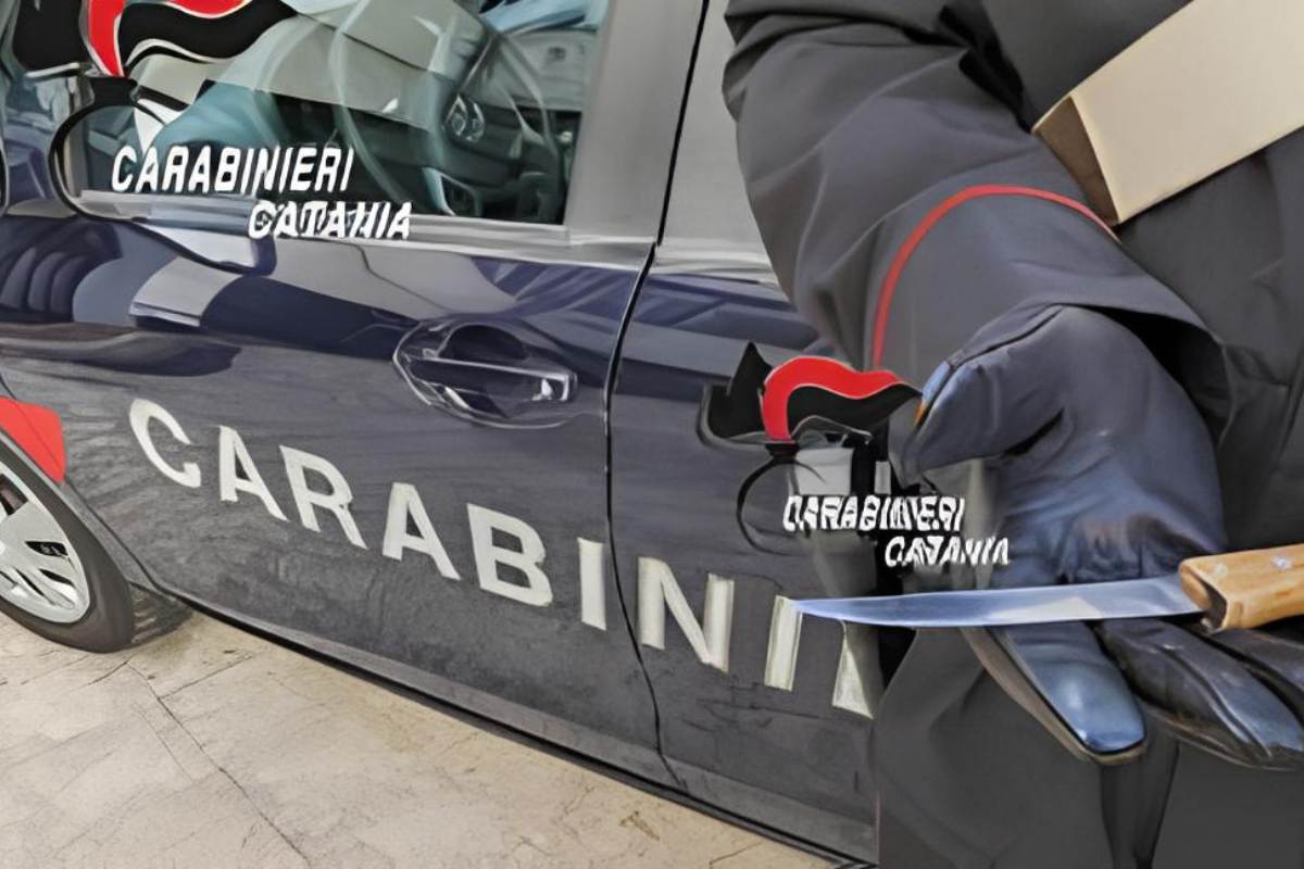 “Se tuo figlio non scende vi taglio la gola”: fermato ex marito 55enne per minacce con coltello