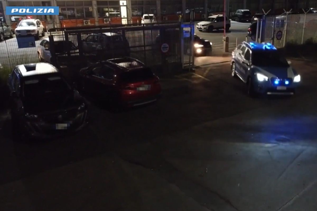 VIDEO | Catania, tentano di truffare una 80enne con il “finto poliziotto”: anziana li scopre e li fa arrestare