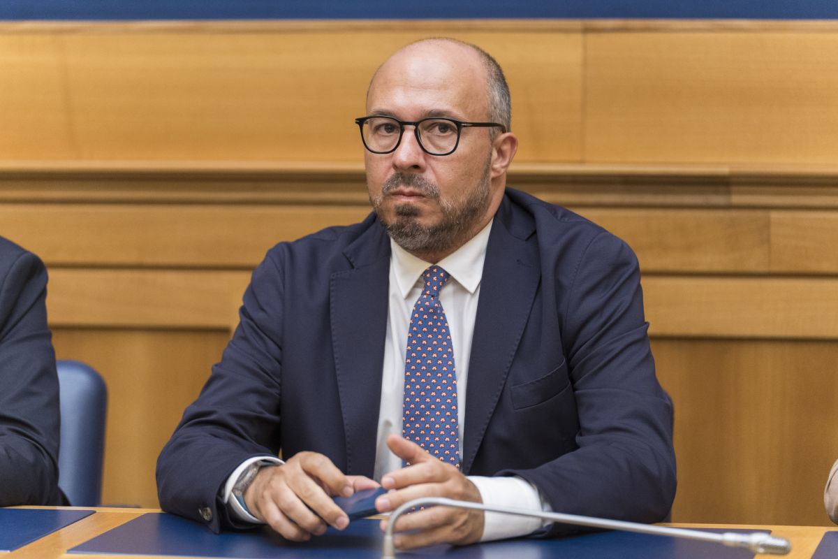 Faraone (Iv): “Prezzi di treni e aerei per la Sicilia folli, il governo Meloni resta a guardare”