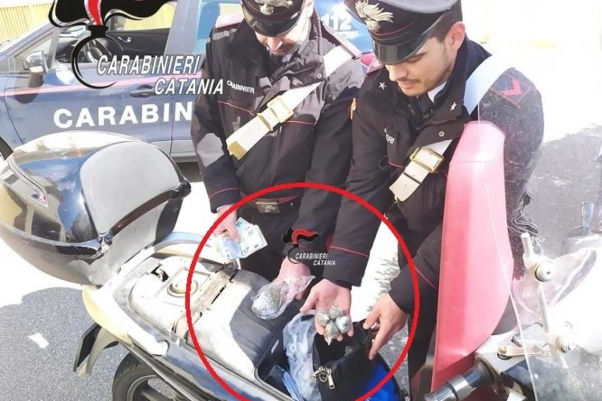 Aci Trezza, pizzicato con la droga nei pressi delle scuole: arrestato 22enne