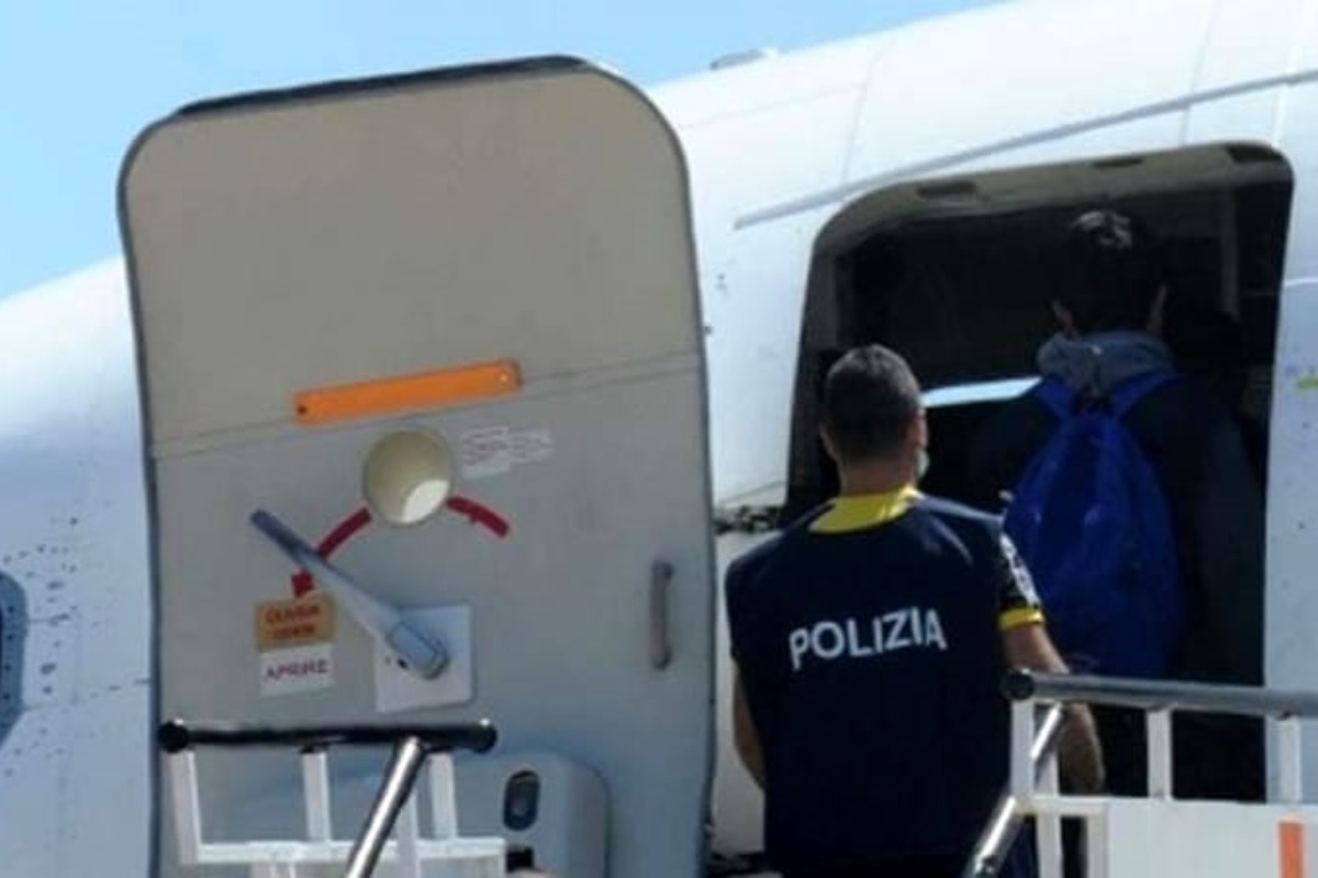 Siracusa, rimpatriati dalla Polizia di Stato immigrati irregolari scarcerati