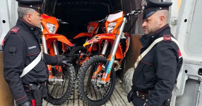 Rubano sei moto ad una concessionaria di Raffadali: 7 arresti