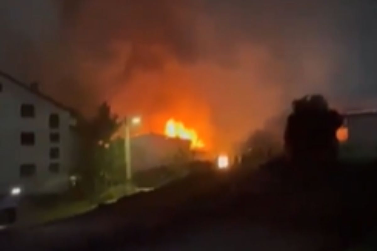 VIDEO | Tragedia in discoteca, almeno 50 morti dopo l’improvviso incendio. La ricostruzione