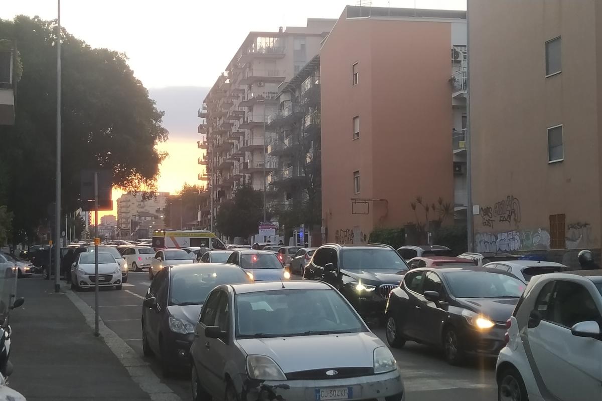 Catania, anziana investita in piazza Abramo Lincoln: traffico in tilt