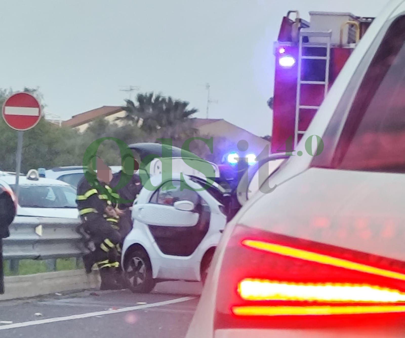 Incidente ad Acireale, traffico rallentato: microcar si ribalta