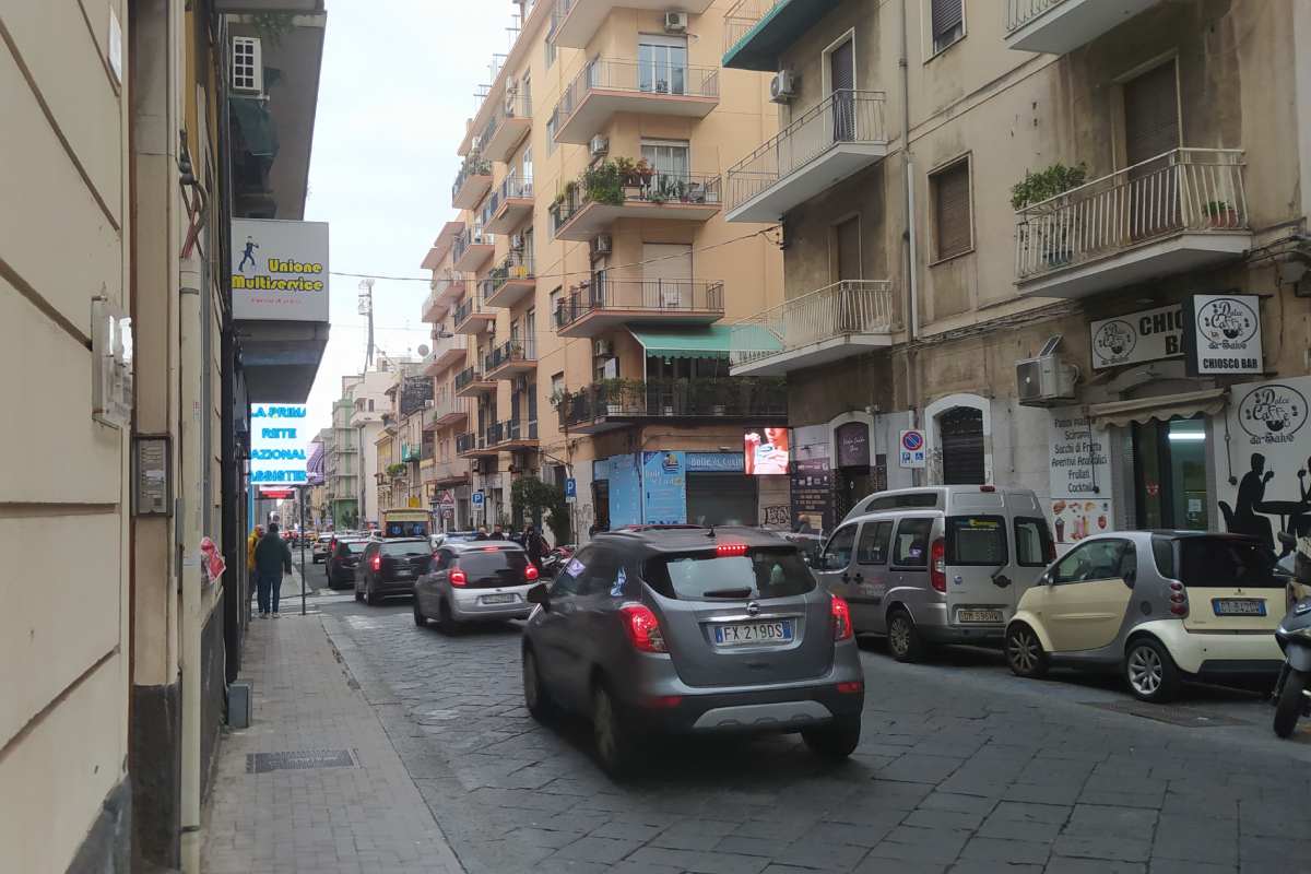 Catania, scontro auto-moto in via Vincenzo Giuffrida: due feriti al Policlinico
