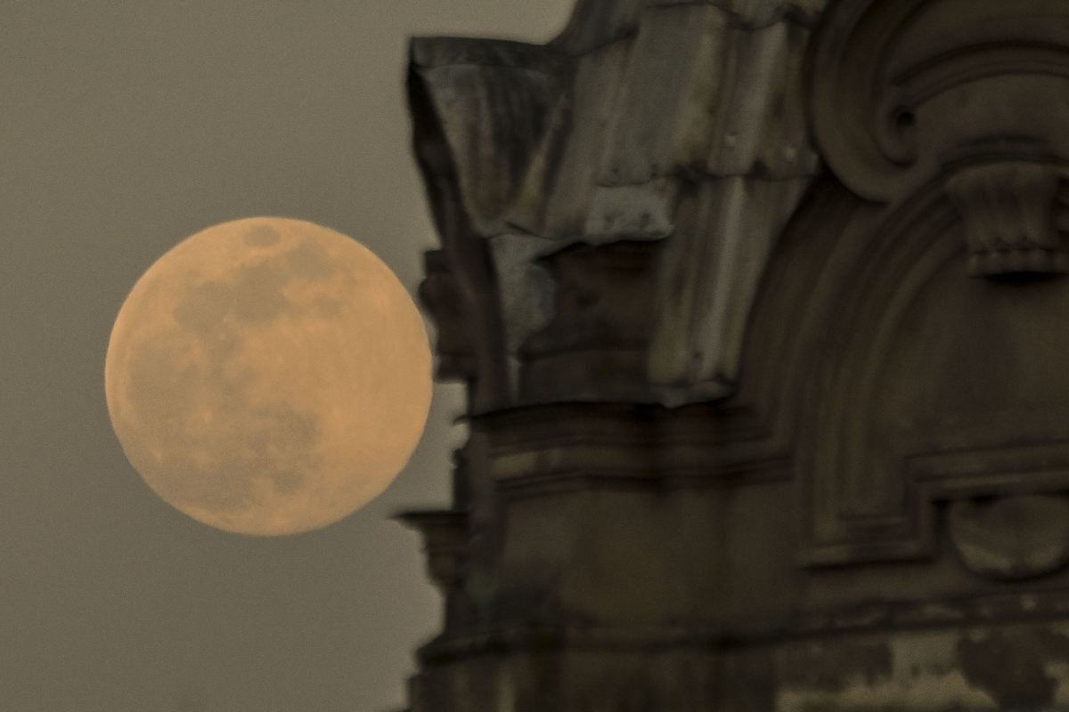 In arrivo la “Luna piena di sangue” a marzo: come e quando vedere l’eclissi lunare dall’Italia