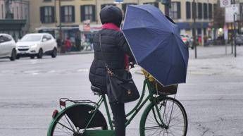 Maltempo, allerta meteo in 10 regioni: piogge e temporali al Centro-Sud