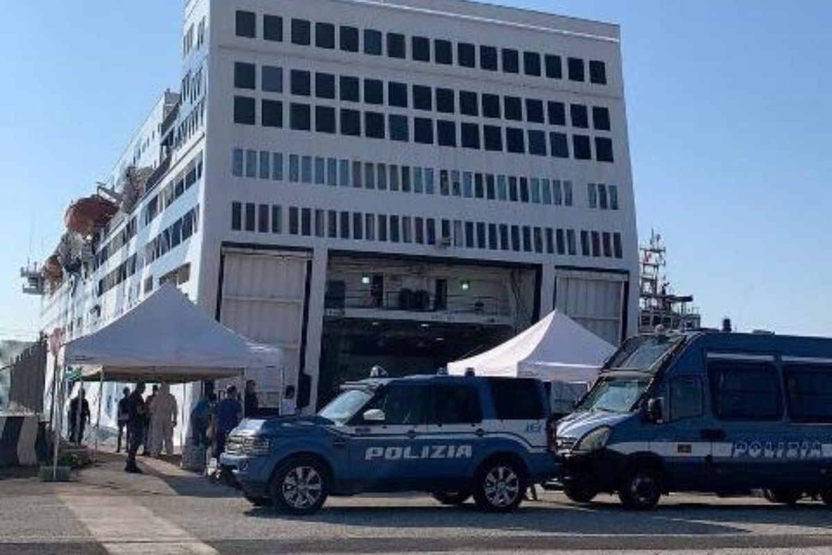 Migranti, altri sbarchi tra Augusta e Portopalo: al via le identificazioni