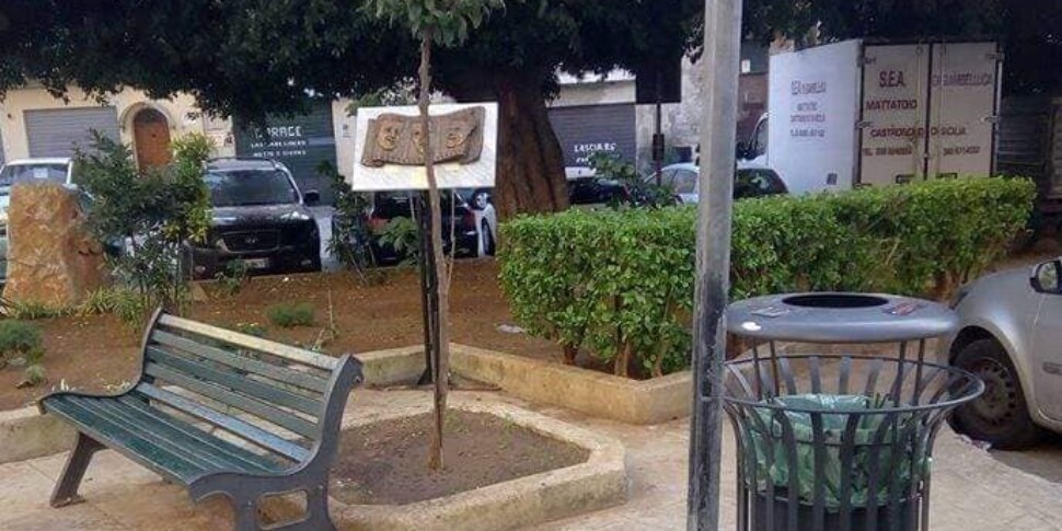 Vandalizzata piazzetta Franco Franchi e Ciccio Ingrassia a Paermo, la rabbia dei cittadini