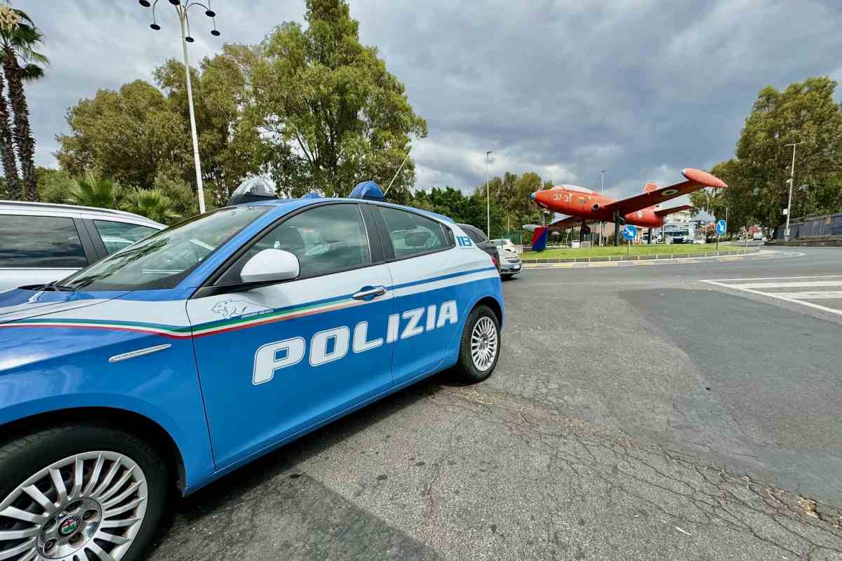 Calci e pugni contro i poliziotti: arrestato un 22enne tunisino a Catania
