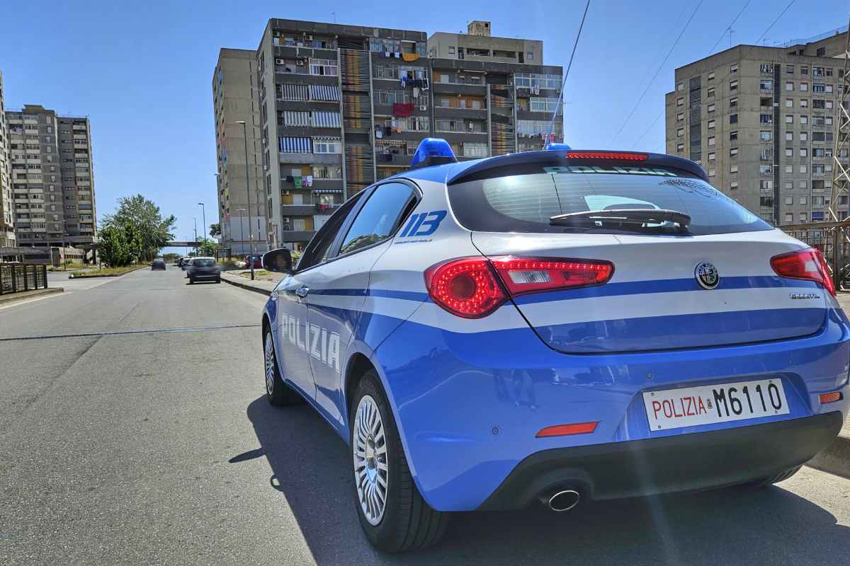 Catania, pusher 18enne in manette a Librino: trovati negli slip 100 grammi di marijuana