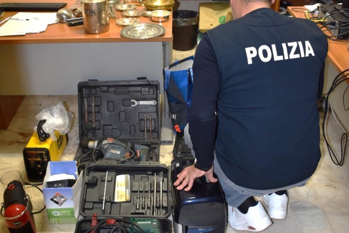 Niscemi, denunciati due ricettatori: tra il materiale anche una bici di un bimbo