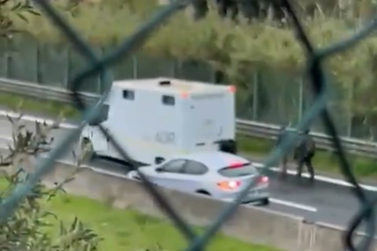 VIDEO | Assalto al portavalori a Livorno: le immagini dell’esplosione