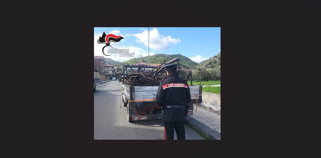 Calatabiano, trasportano illegalmente rifiuti su furgole noleggiato: due denunce