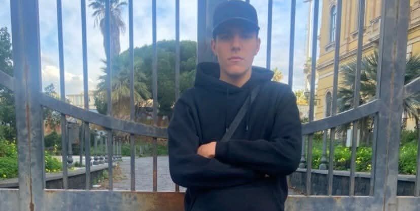 Motta Sant’Anastasia piange Simone D’Arrigo, la sua vita spezzata in un tragico incidente