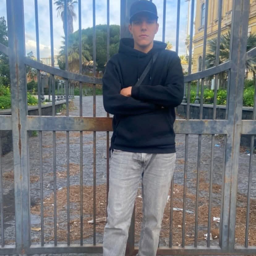 Motta Sant’Anastasia piange Simone D’Arrigo, la sua vita spezzata in un tragico incidente