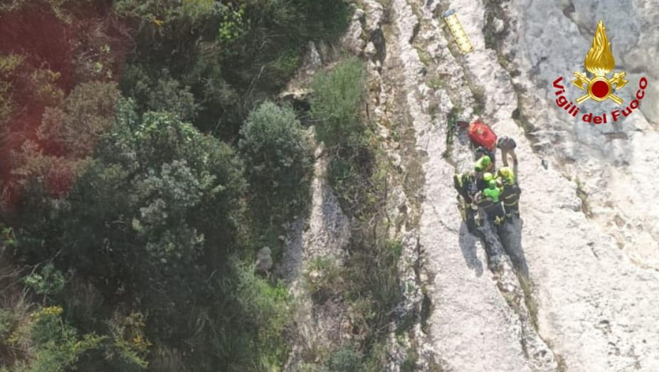 Turista tedesco soccorso ai Laghetti di Avola: intervento con elicottero