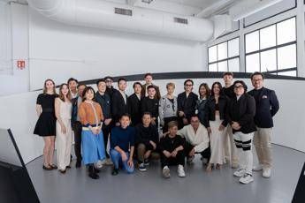 Evento di spicco della Hong Kong Interior Design Week 2025: aperta la mostra Riflessione Urbana a Milano per celebrare talenti di Hong Kong nell’interior design e nella produzione di mobili