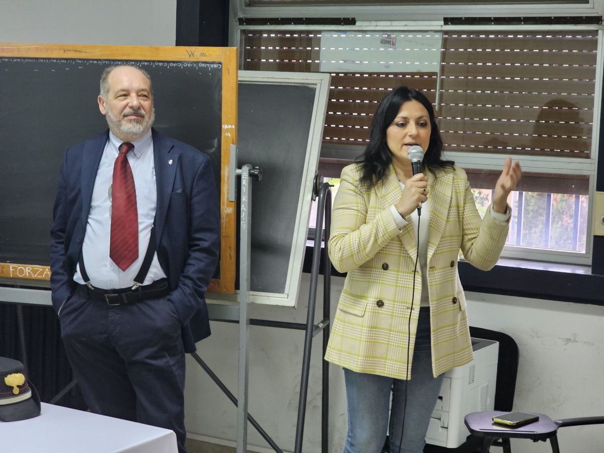 Premio Libera Impresa, Marano (M5s) agli studenti del Gemmellaro: “Legalità, scelta di vita e di libertà”.