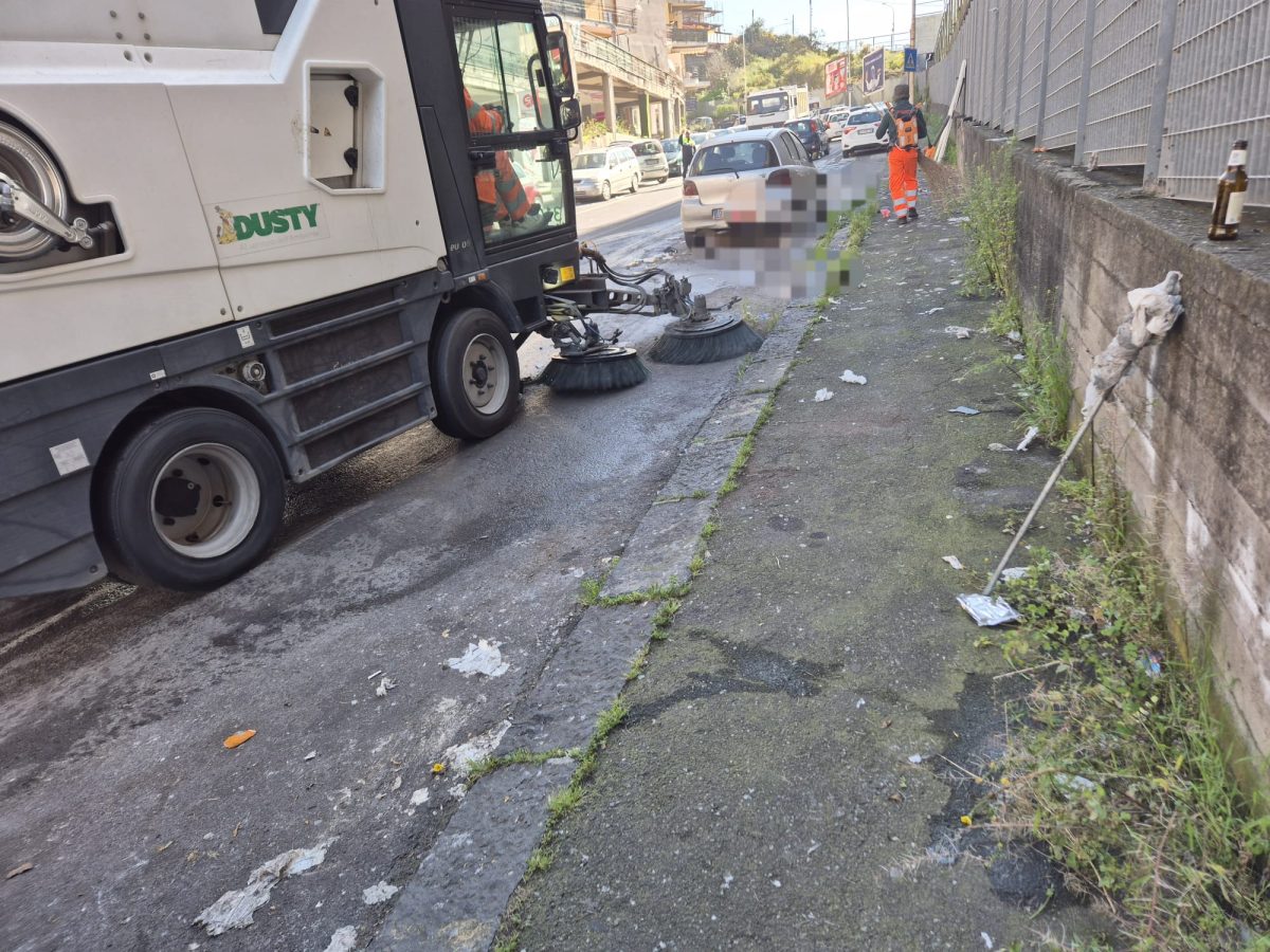 Abbandono incontrollato dei rifiuti, Dusty interviene a Gravina di Catania con pulizia straordinaria Abbandono incontrollato dei rifiuti, Dusty interviene a Gravina di Catania con pulizia straordinaria