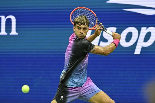 Tennis, Cobolli torna al successo: è nei quarti a Bucarest