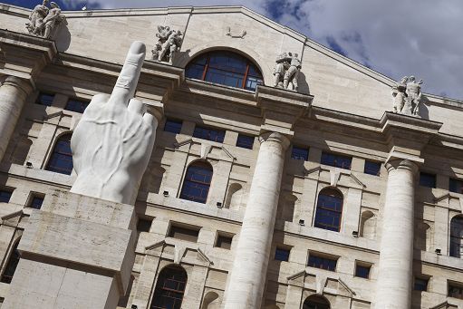 Borsa, Europa affossata dai dazi di Trump: Milano -3,59% maglia nera