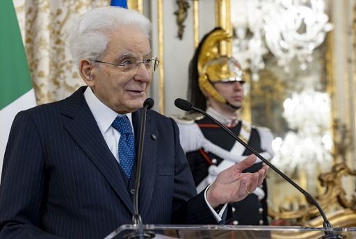 Monito di Mattarella sulla democrazia: concentrare potere la indebolisce