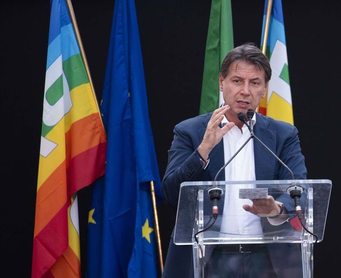 M5S, Conte contro Repubblica: follia articolo su fascino del bunker