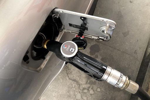 Petrolio sprofonda ai minimi dal 2021, barile Wti -7% a 62 dollari