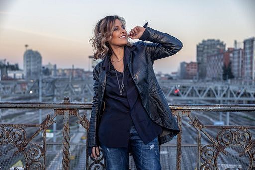 Irene Grandi, il nuovo singolo “Favole”. E riparte “Fiera di me tour”