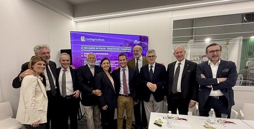 Consumi bevande in ripresa: bene acque minerali, male spirits