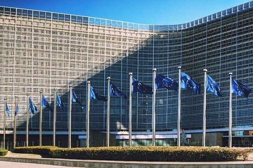 Commissione Ue sospende contromisure ma restano i dazi Usa Commissione Ue sospende contromisure ma restano i dazi Usa