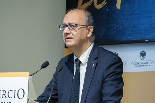 Novara al ministro Valditara: latino e Bibbia? Modello scuola arcaico