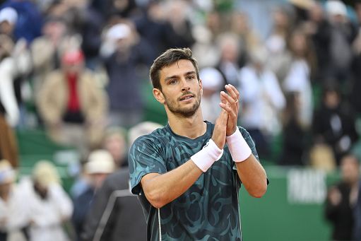 Tennis, Musetti si fa male e perde con Alcaraz a Montecarlo