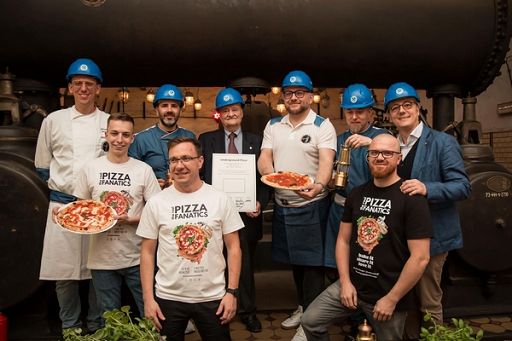 Realizzata in Polonia la pizza più profonda del mondo a 320 metri