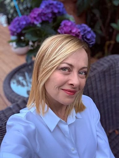 Auguri pasquali Meloni: “serenità, speranza e felicità”