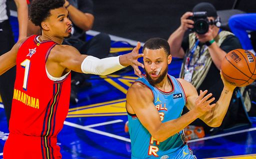 Basket Nba, Golden State vince a Houston con Curry