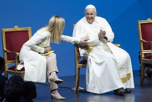 Meloni annulla impegni, 5 giorni di lutto per Francesco. E 25 Aprile “sobrio”