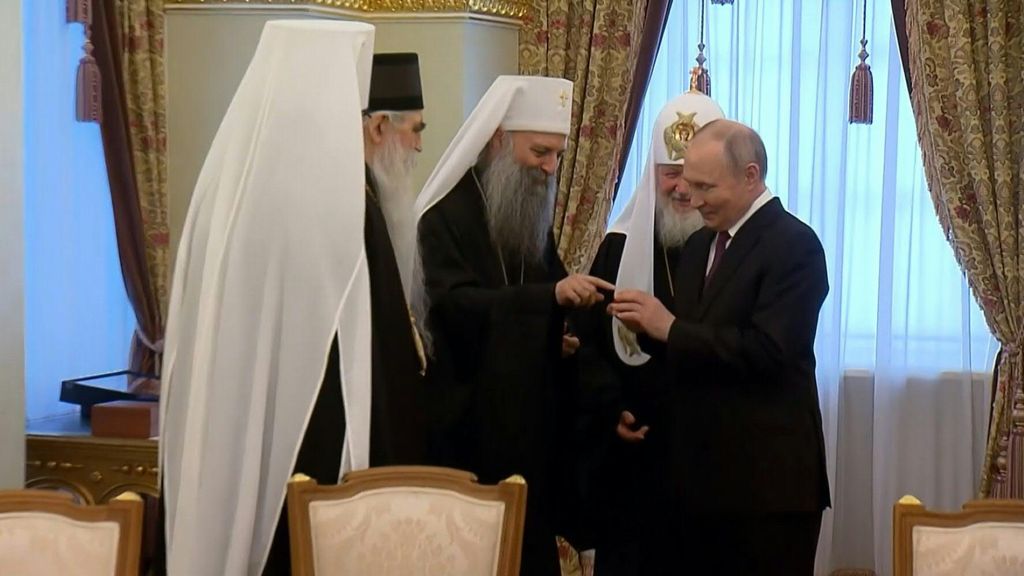 Papa, ai funerali il metropolita del dialogo Antonij, Cremlino indugia