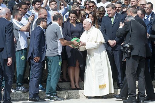 Papa, minuto di silenzio in competizioni Uefa fino al primo maggio