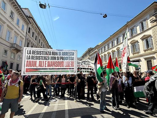 25 aprile, a Milano i pro Pal riuniti in testa al corteo