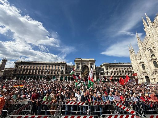 25 aprile, decine di migliaia in corteo a Milano