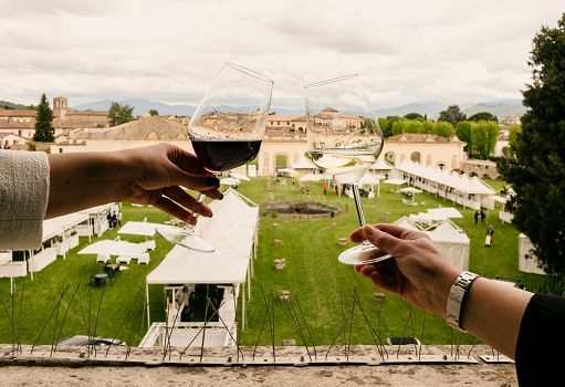Vino, “Only Wine” si è aperto con un minuto di silenzio per il Papa