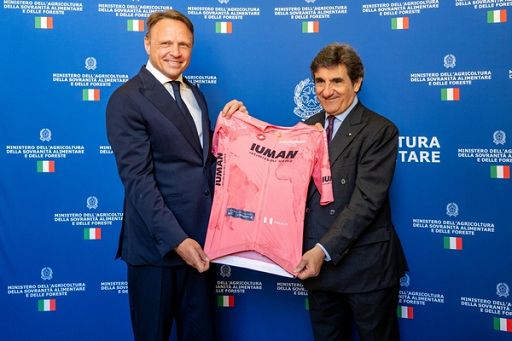 Su maglia rosa Giro d’Italia il logo ‘Io amo la cucina italiana’