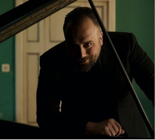 Gualazzi in tour con tre live: Piano Vocal, con Quintetto e Orchestra