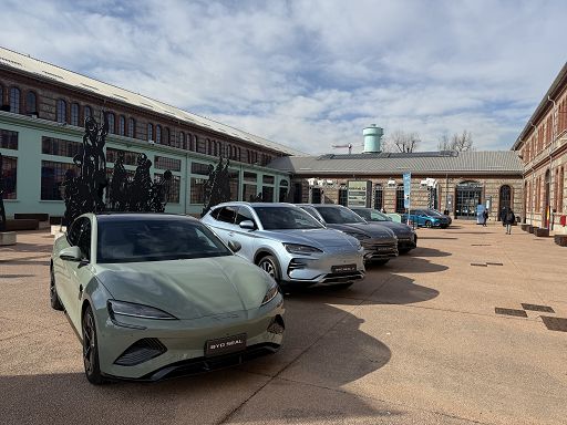 AlixPartners: quota globale auto cinesi salirà al 30% al 2030, 12% in Ue