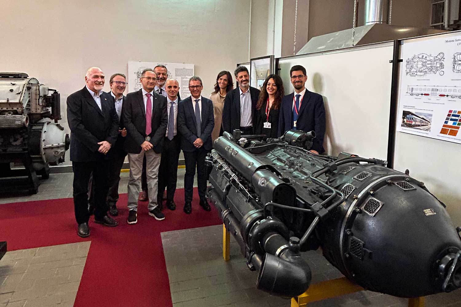 Un motore ferroviario FIAT 8217 in mostra a Palermo